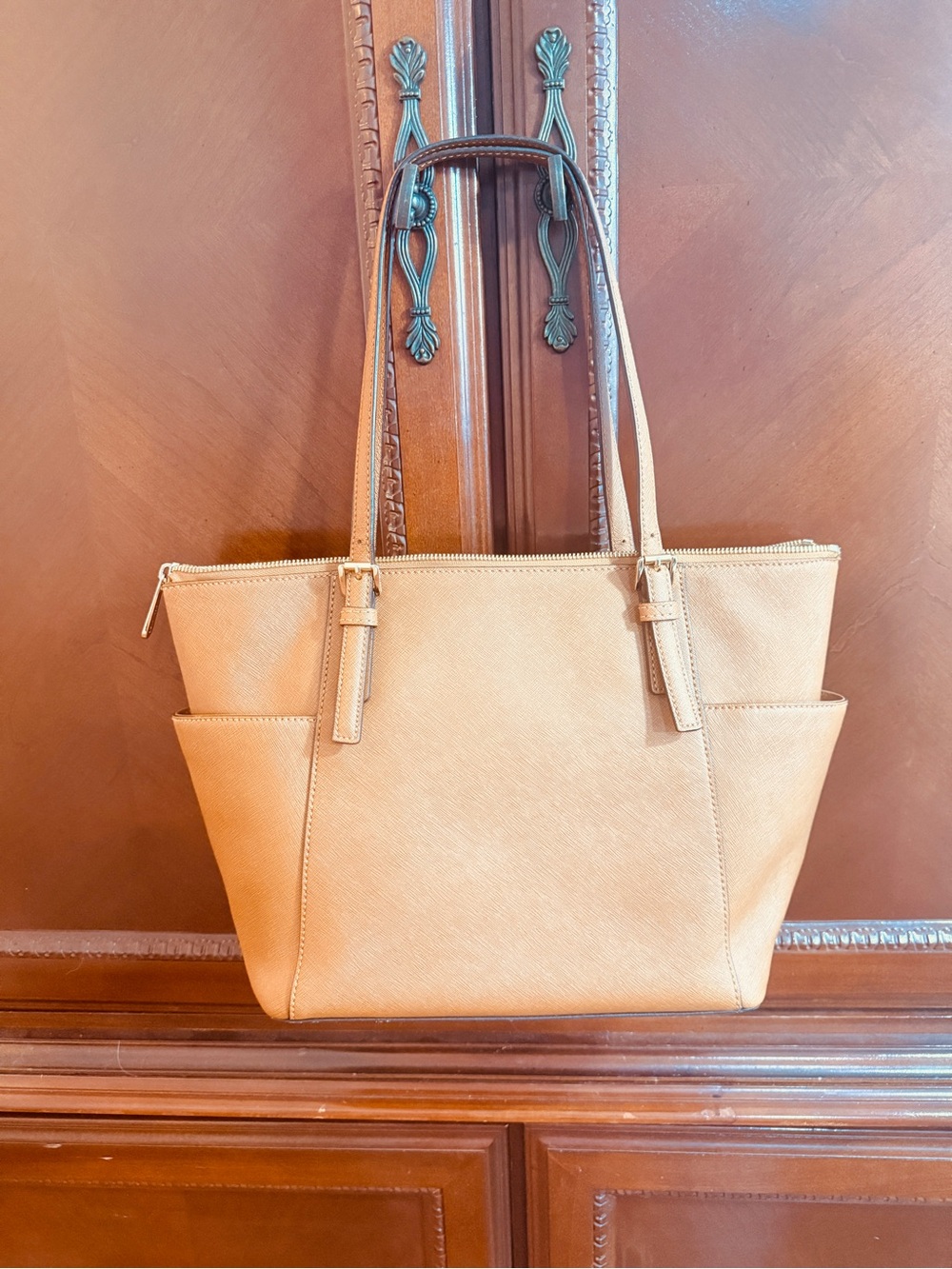 Michael Kors Jet Set Travel
Saffiano LeatherTote in 
Luggage Brown EUC like new! - Picture 8 of 17